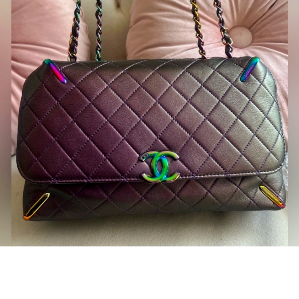 🔥Runaway Bag RARE🔥 Chanel iridescent Flap Bag